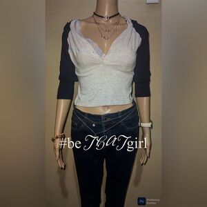 Contrast Color V Neck Long Sleeve Tee